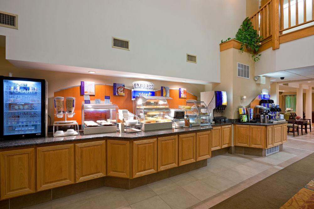 Holiday Inn Express & Suites Carneys Point - Pennsville By Ihg Екстер'єр фото