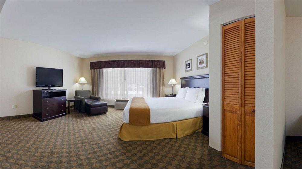 Holiday Inn Express & Suites Carneys Point - Pennsville By Ihg Екстер'єр фото