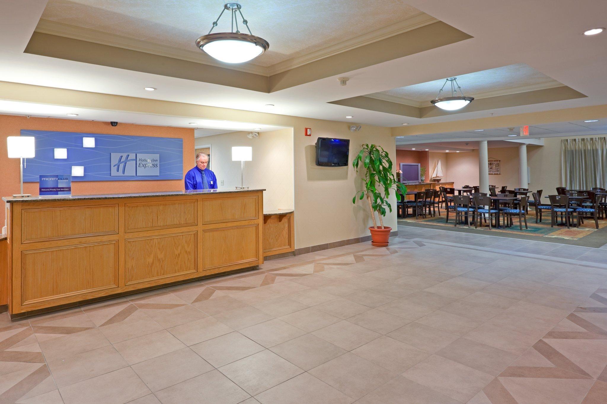 Holiday Inn Express & Suites Carneys Point - Pennsville By Ihg Екстер'єр фото