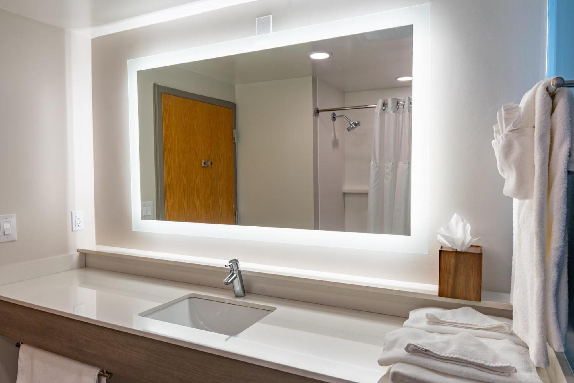 Holiday Inn Express & Suites Carneys Point - Pennsville By Ihg Екстер'єр фото