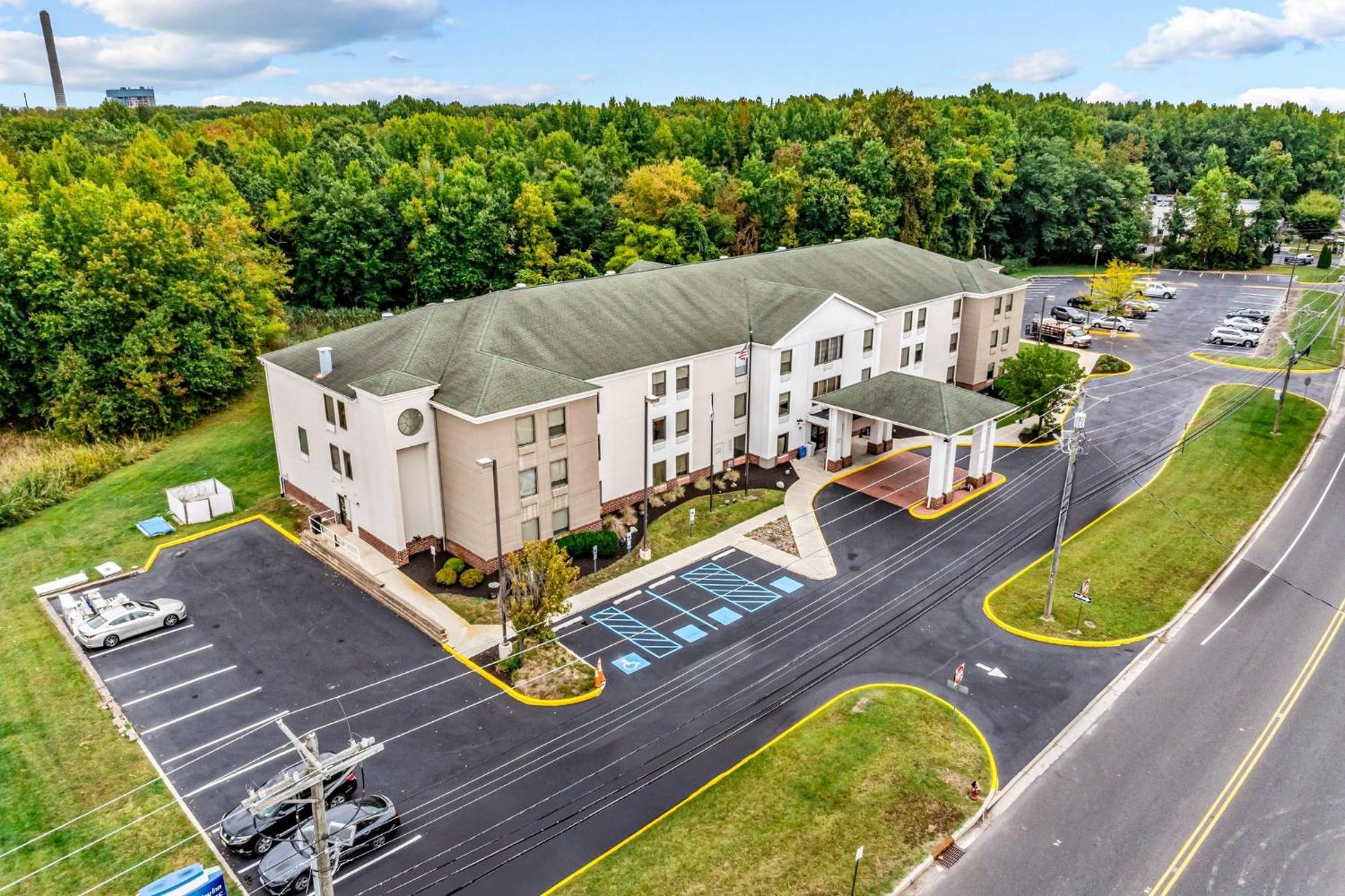 Holiday Inn Express & Suites Carneys Point - Pennsville By Ihg Екстер'єр фото