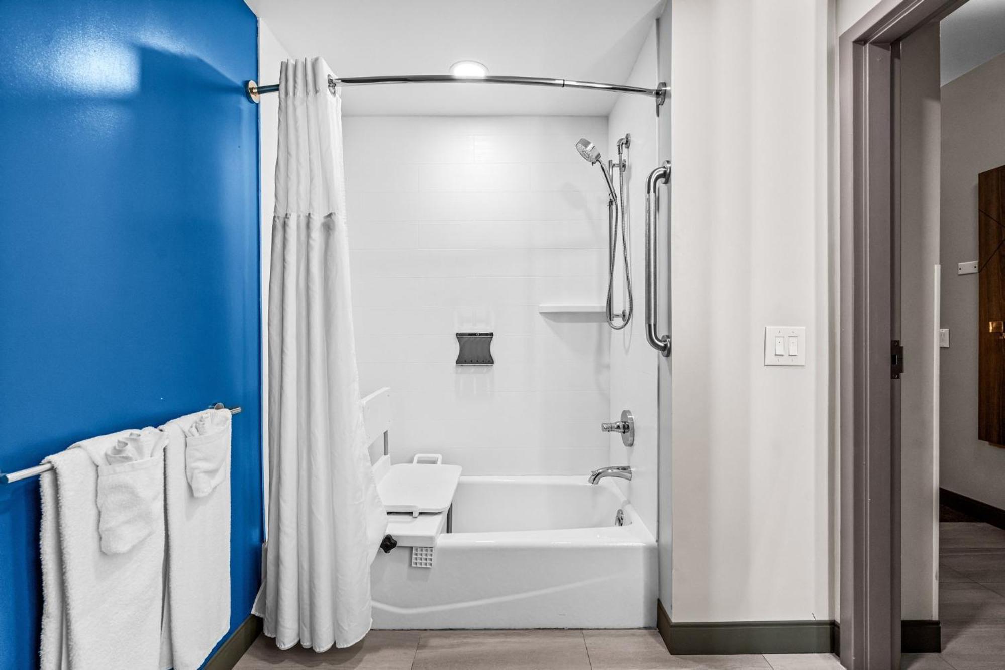 Holiday Inn Express & Suites Carneys Point - Pennsville By Ihg Екстер'єр фото