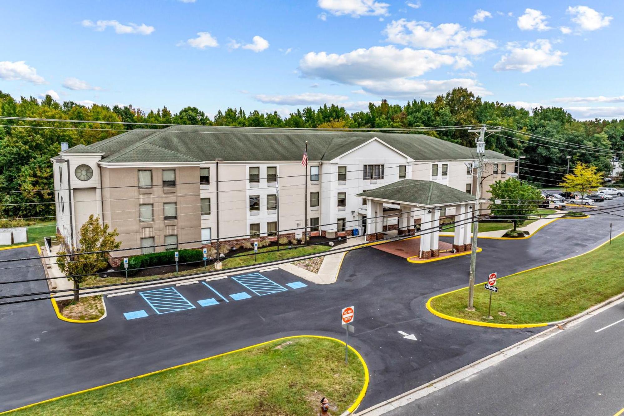 Holiday Inn Express & Suites Carneys Point - Pennsville By Ihg Екстер'єр фото